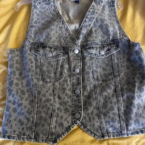 Universal Thread Gray Leopard Print Button Down Vest